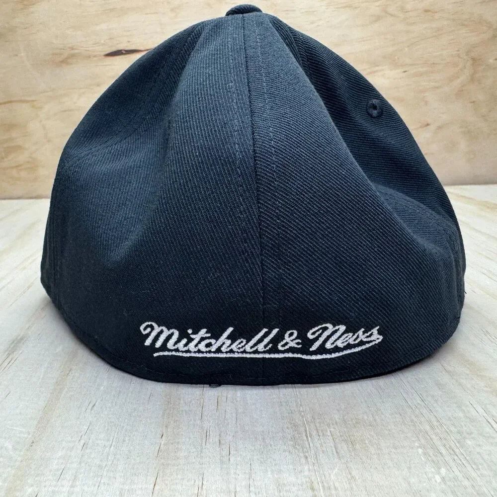 NEW Toronto Maple Leafs Mitchell Ness Liberty Fitted Hat Cap Black White 7 1/4